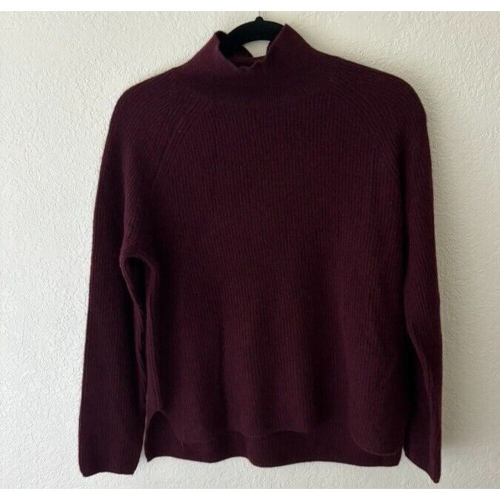 White + Warren 100% Cashmere Ribbed Turtleneck in Beetroot - Size XS